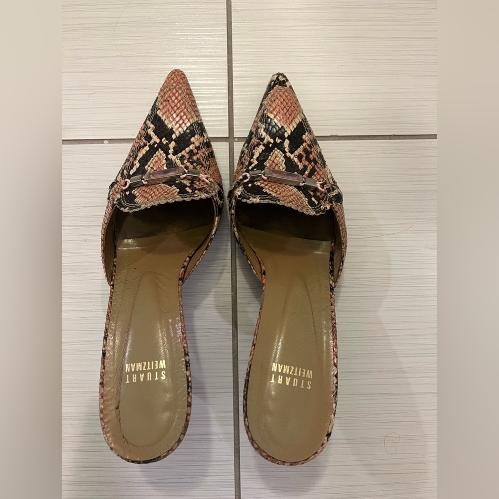 Low heel pointed toe shoes